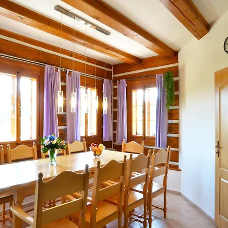 Villa Stupna With Garden *