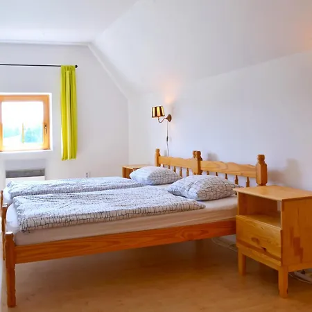 Villa Stupna With Garden Vidochov