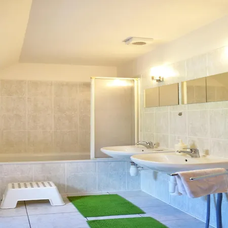 Villa Stupna With Garden Vidochov